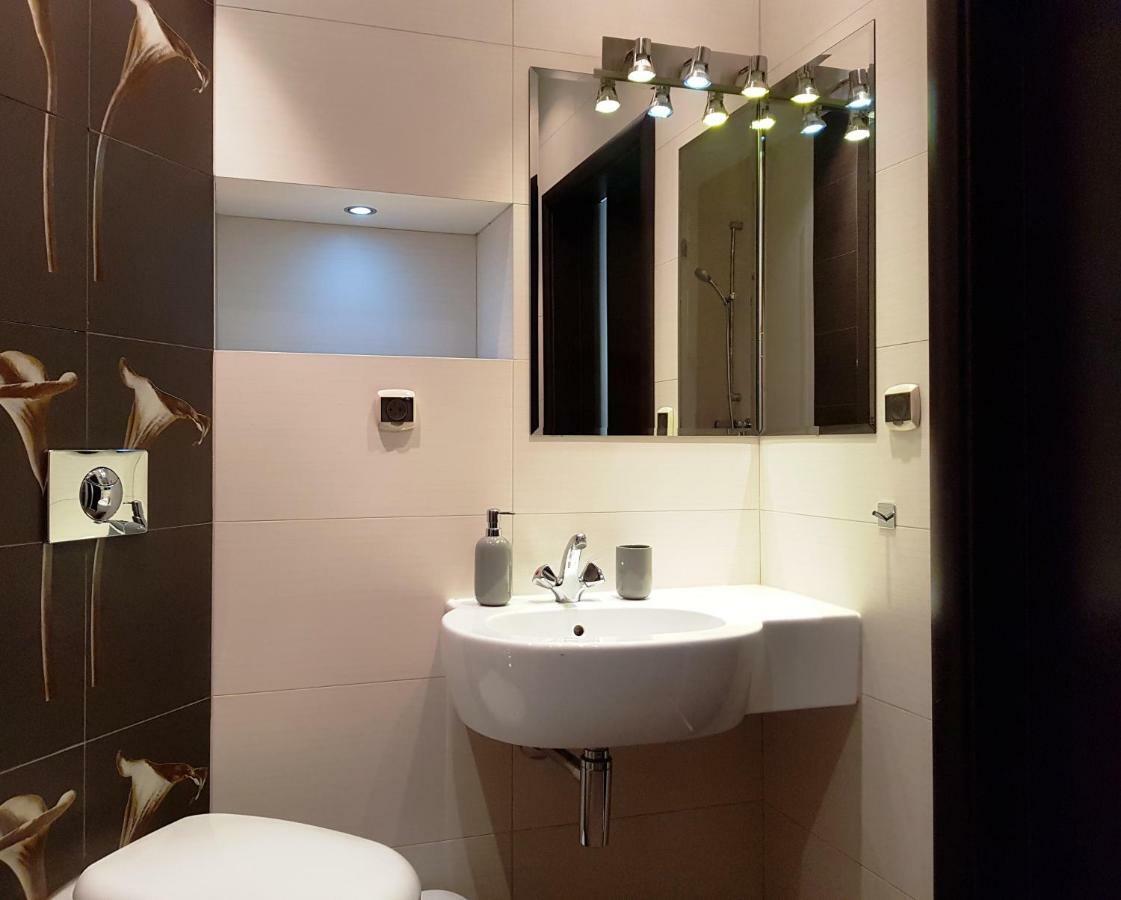 Apartament "Cleopatra 5" przy Rynku z parkingiem Apartment Kielce Bagian luar foto