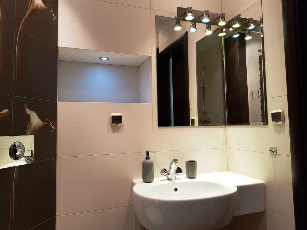 Apartament "Cleopatra 5" przy Rynku z parkingiem Apartment Kielce Bagian luar foto