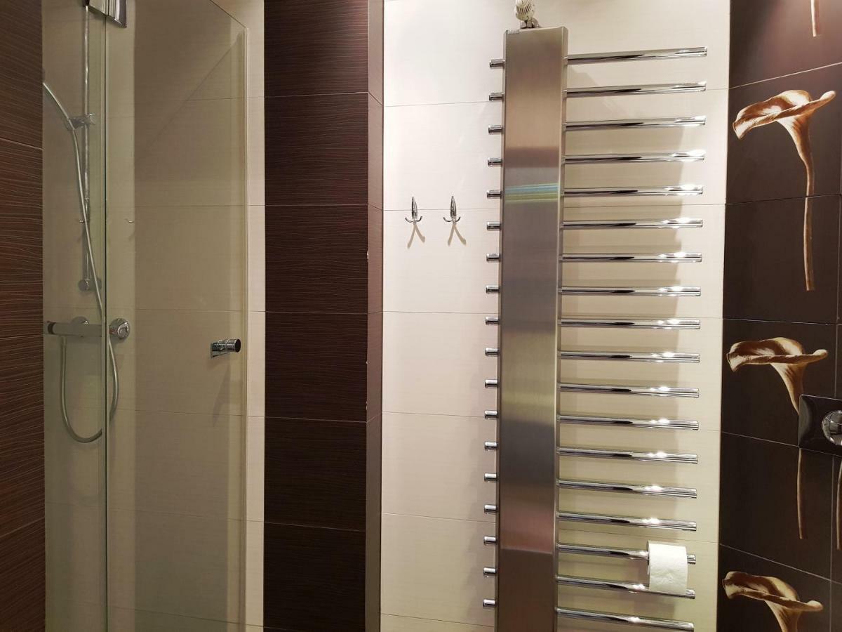 Apartament "Cleopatra 5" przy Rynku z parkingiem Apartment Kielce Bagian luar foto